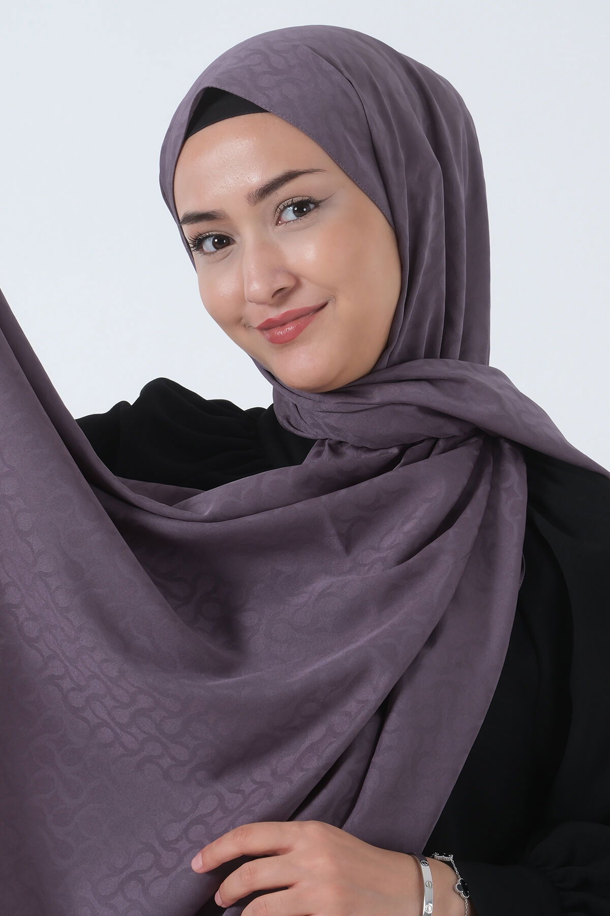 V-10 Azra Jakar Şal