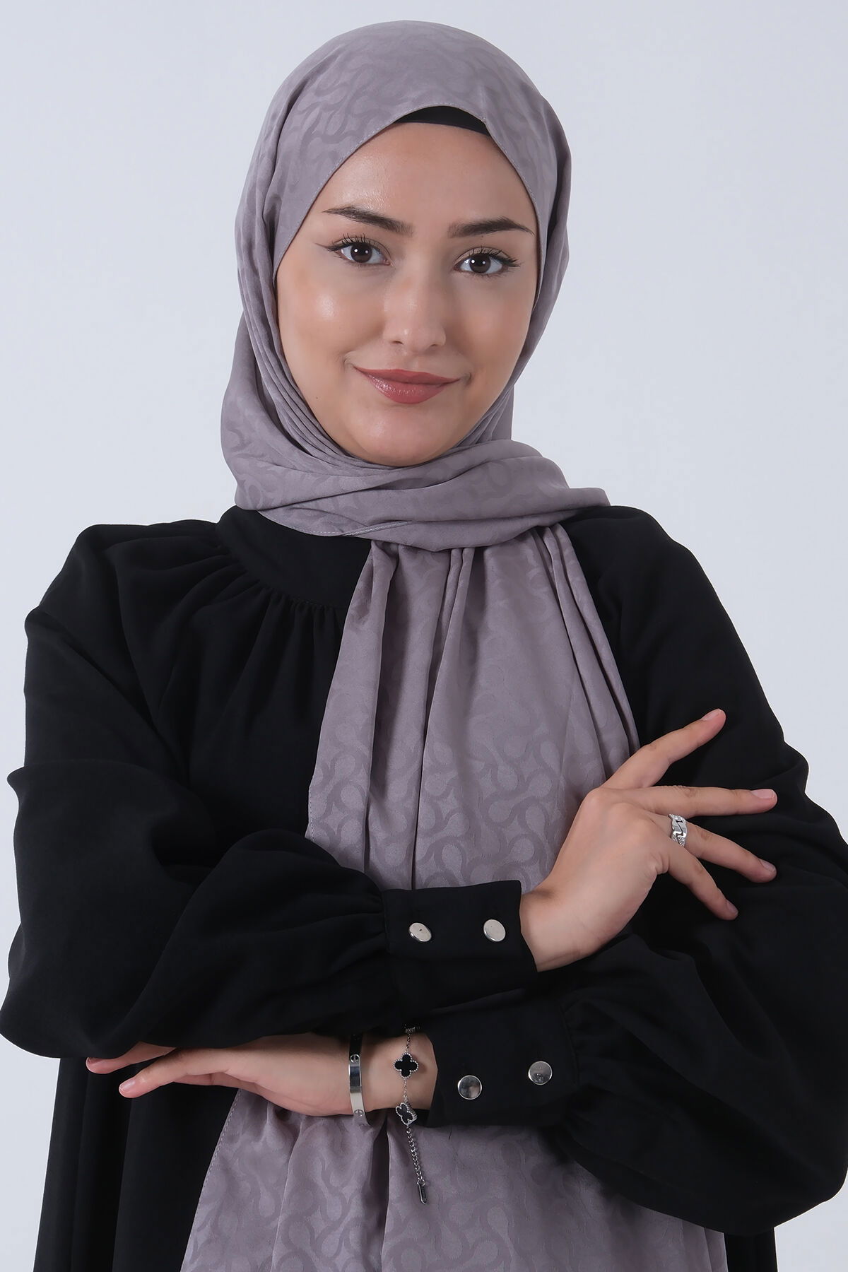 V-11 Azra Jakar Şal