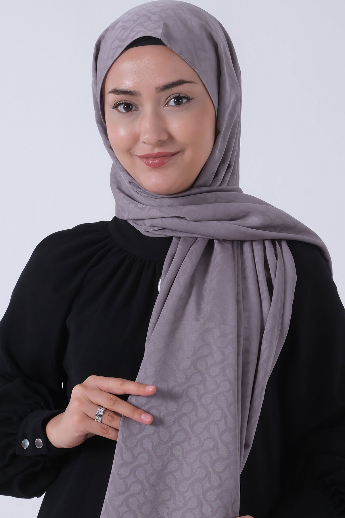 V-11 Azra Jakar Şal
