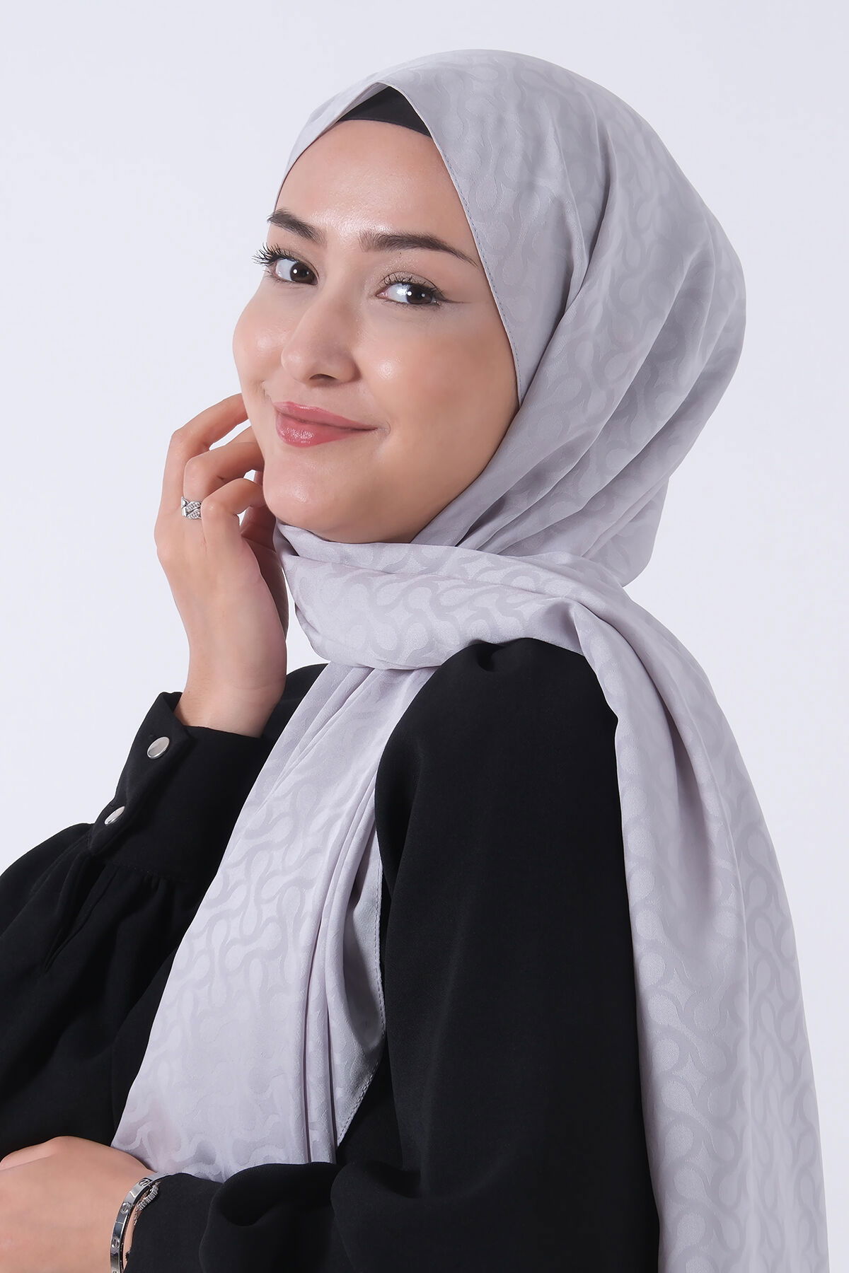 V-13 Azra Jakar Şal