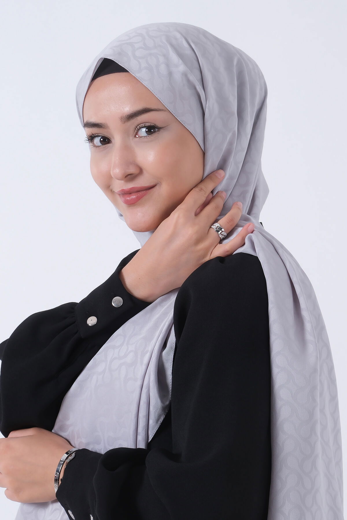V-13 Azra Jakar Şal