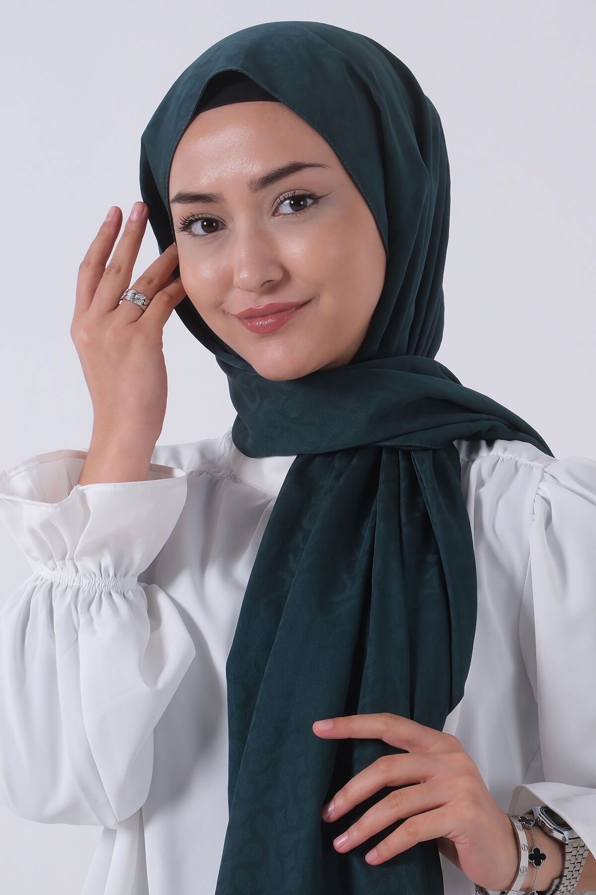 V-14 Azra Jakar Şal