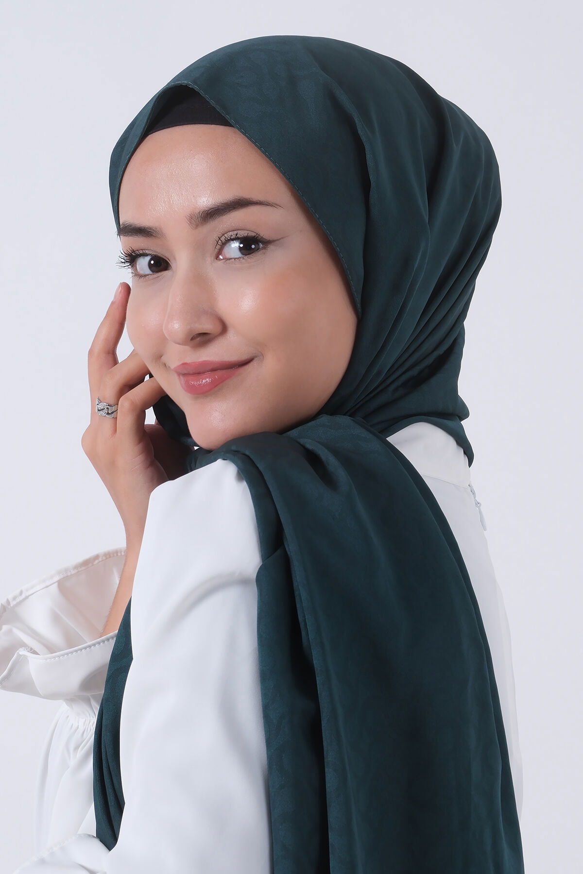 V-14 Azra Jakar Şal