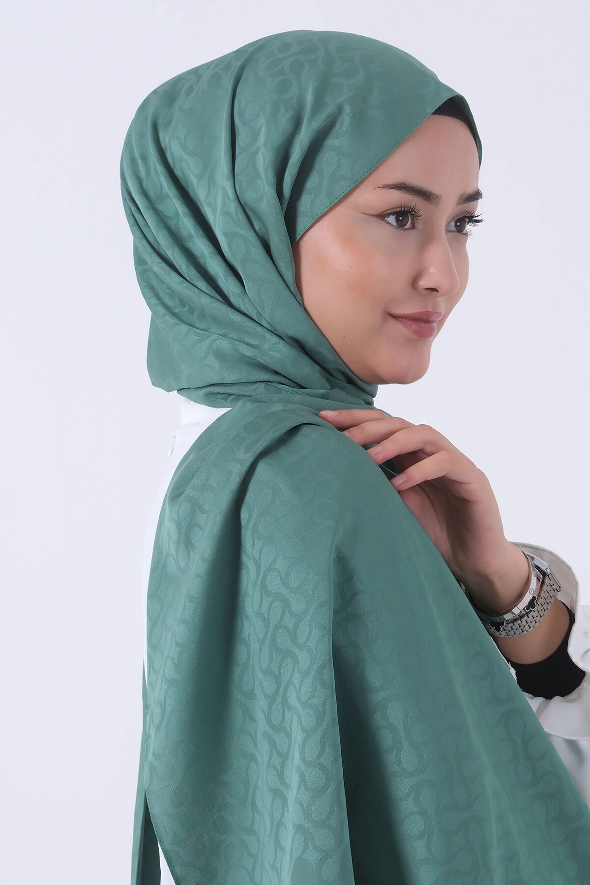 V-15 Azra Jakar Şal