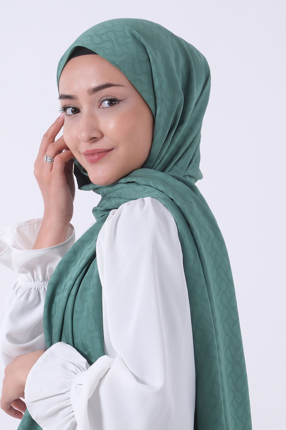 V-15 Azra Jakar Şal