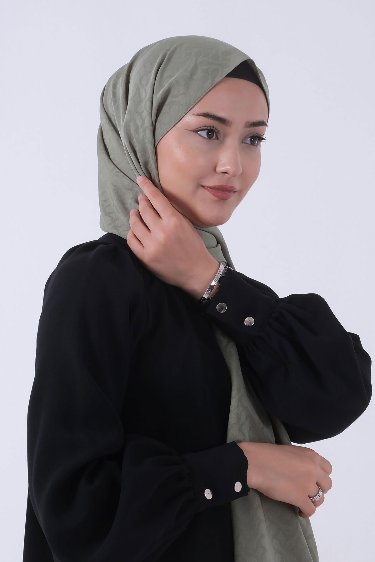 V-16 Azra Jakar Şal