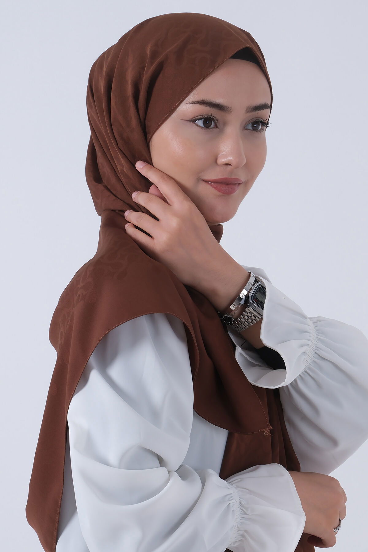 V-18 Azra Jakar Şal