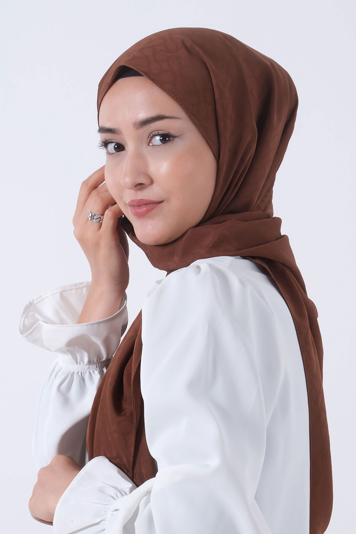 V-18 Azra Jakar Şal