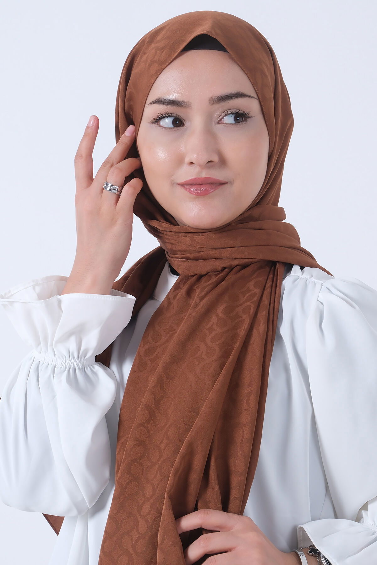 V-19 Azra Jakar Şal
