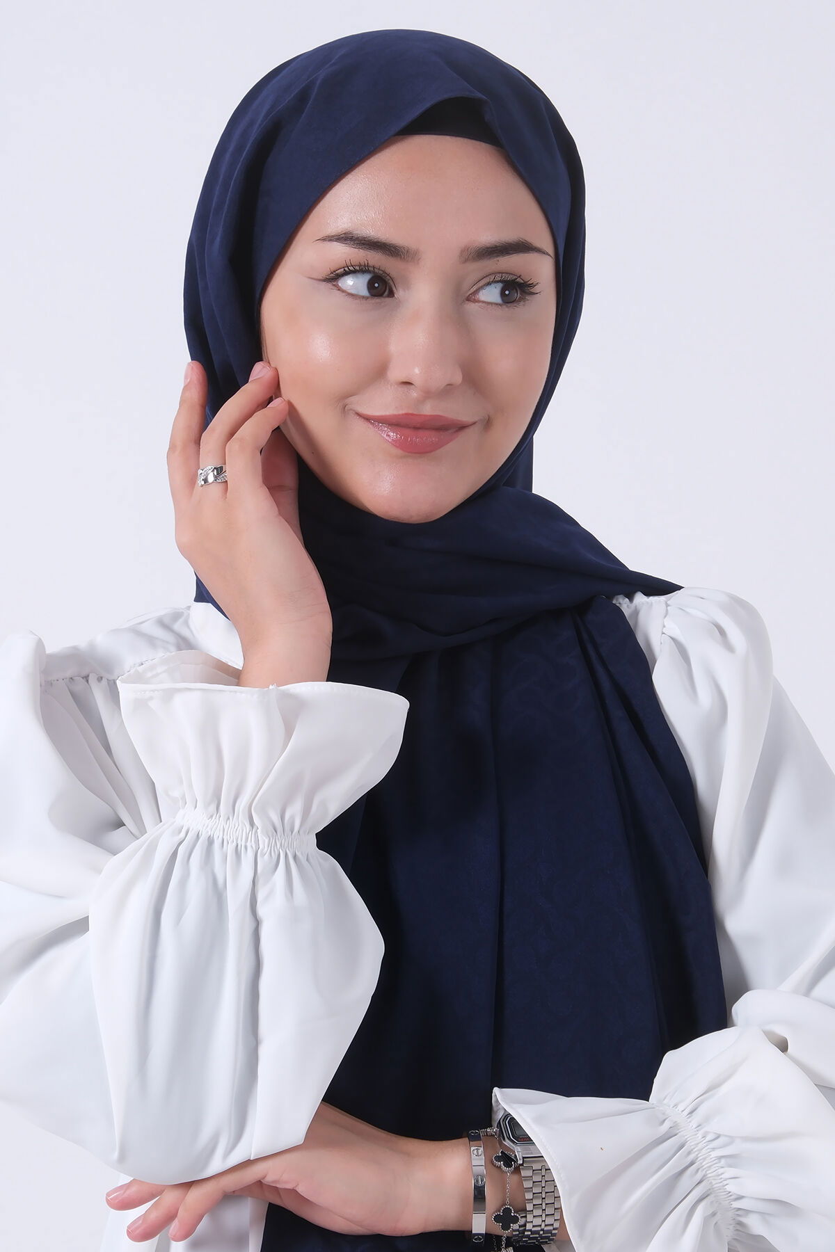 V-2 Azra Jakar Şal