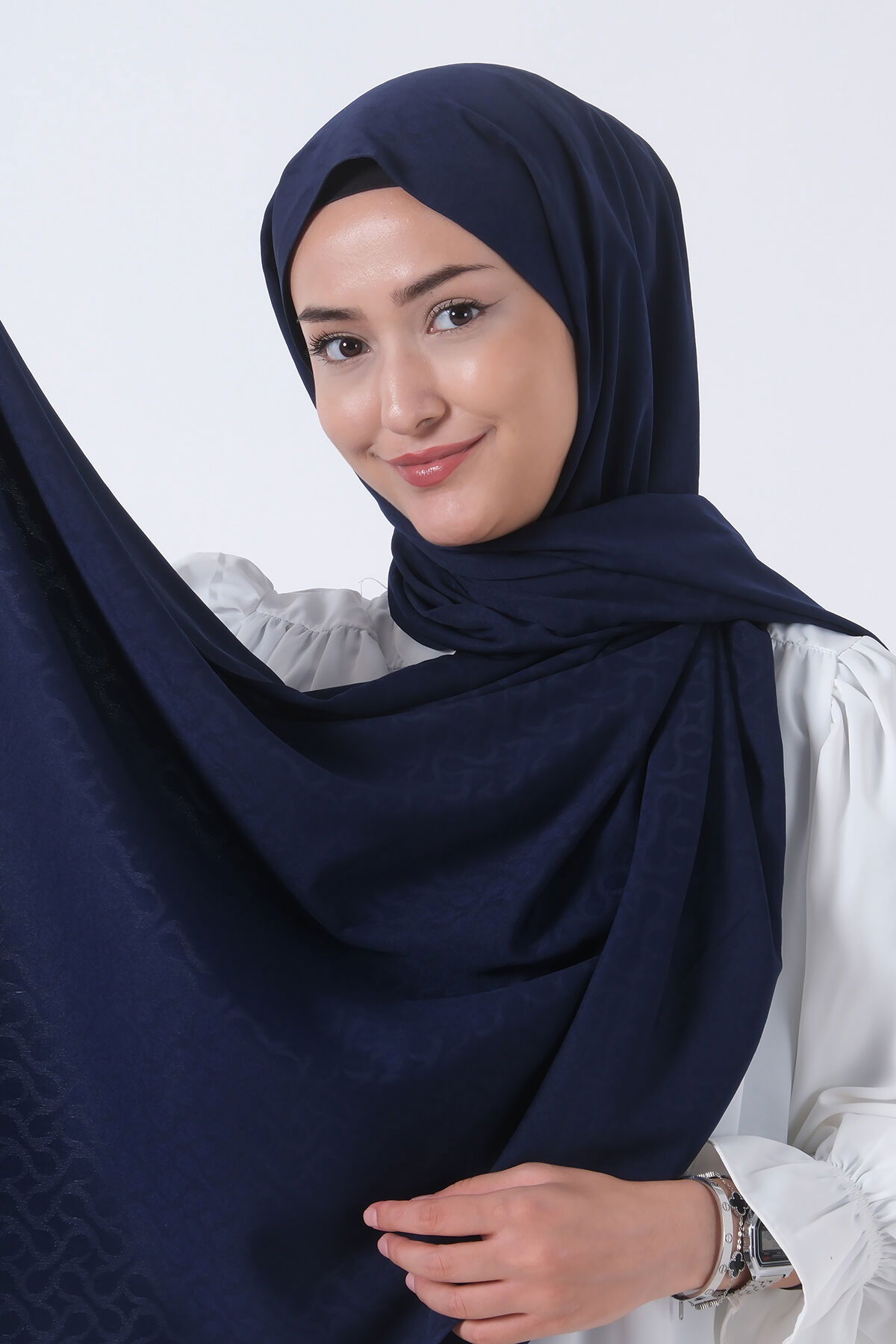 V-2 Azra Jakar Şal
