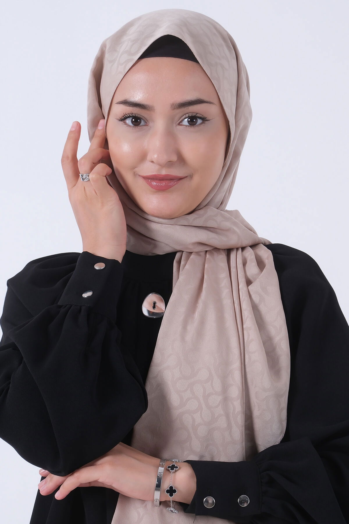 V-21 Azra Jakar Şal