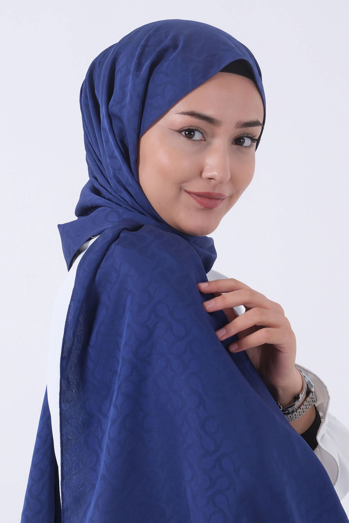 V-3 Azra Jakar Şal