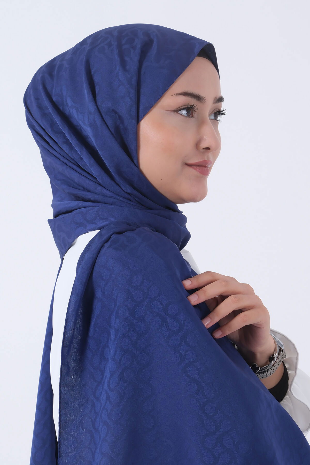 V-3 Azra Jakar Şal