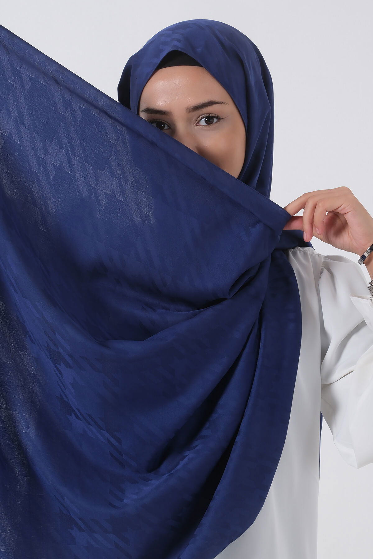 V-3 Miray Jakar Şal