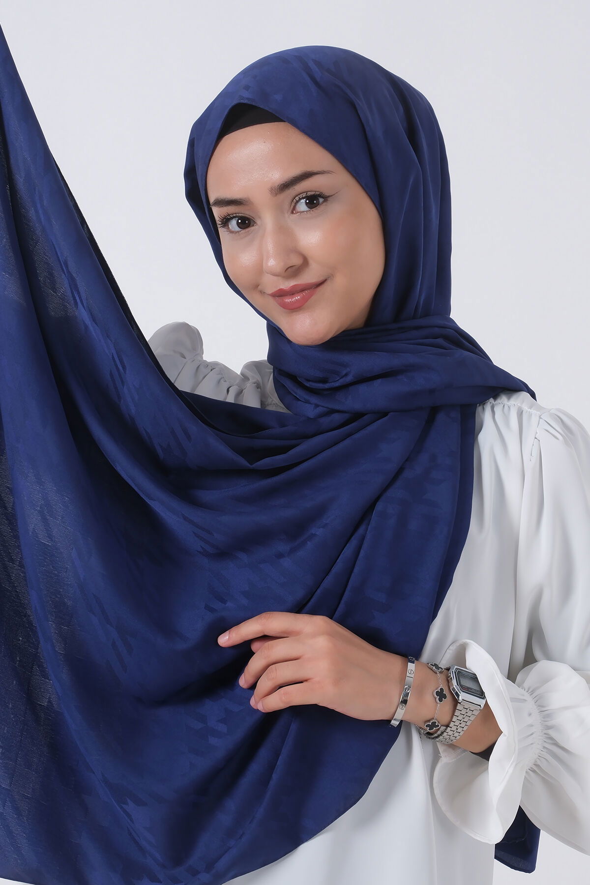 V-3 Miray Jakar Şal