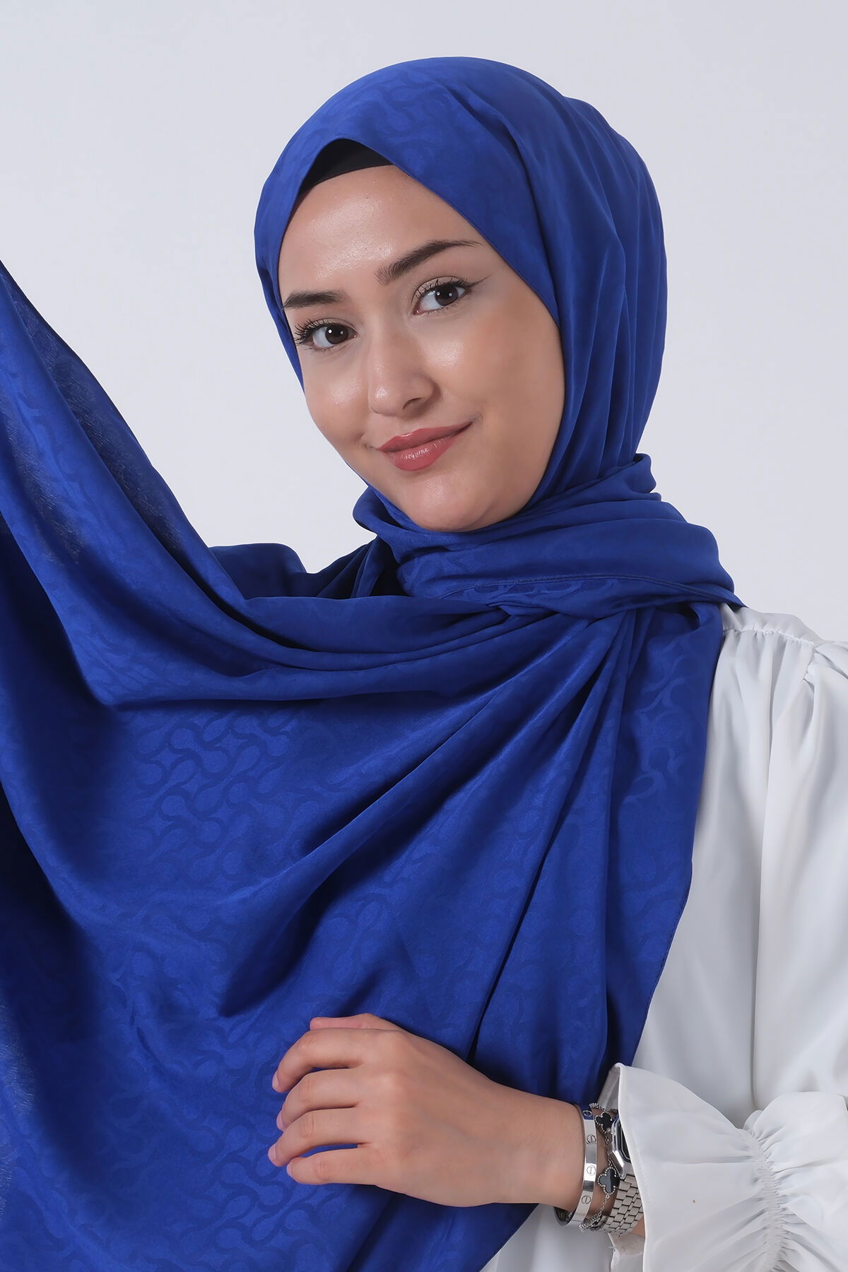 V-4 Azra Jakar Şal