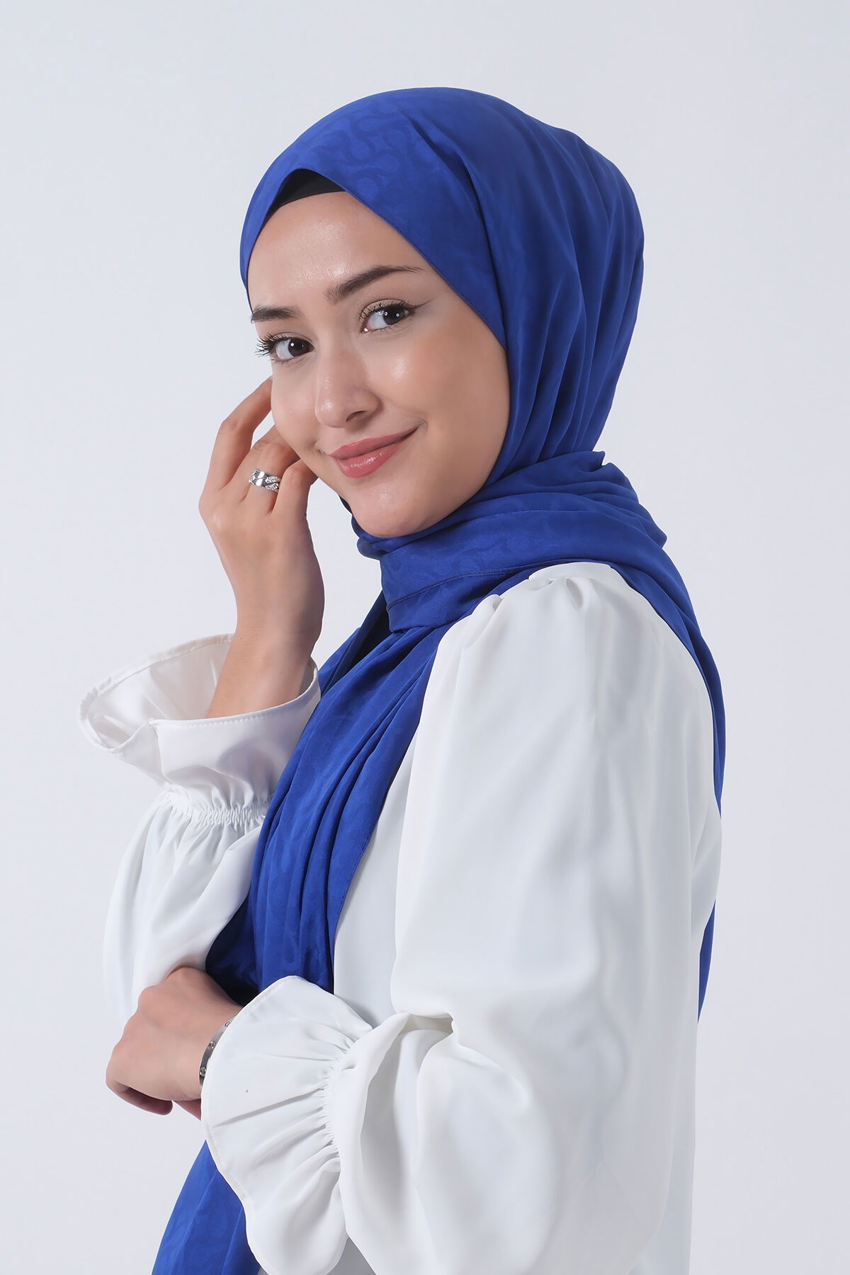 V-4 Azra Jakar Şal