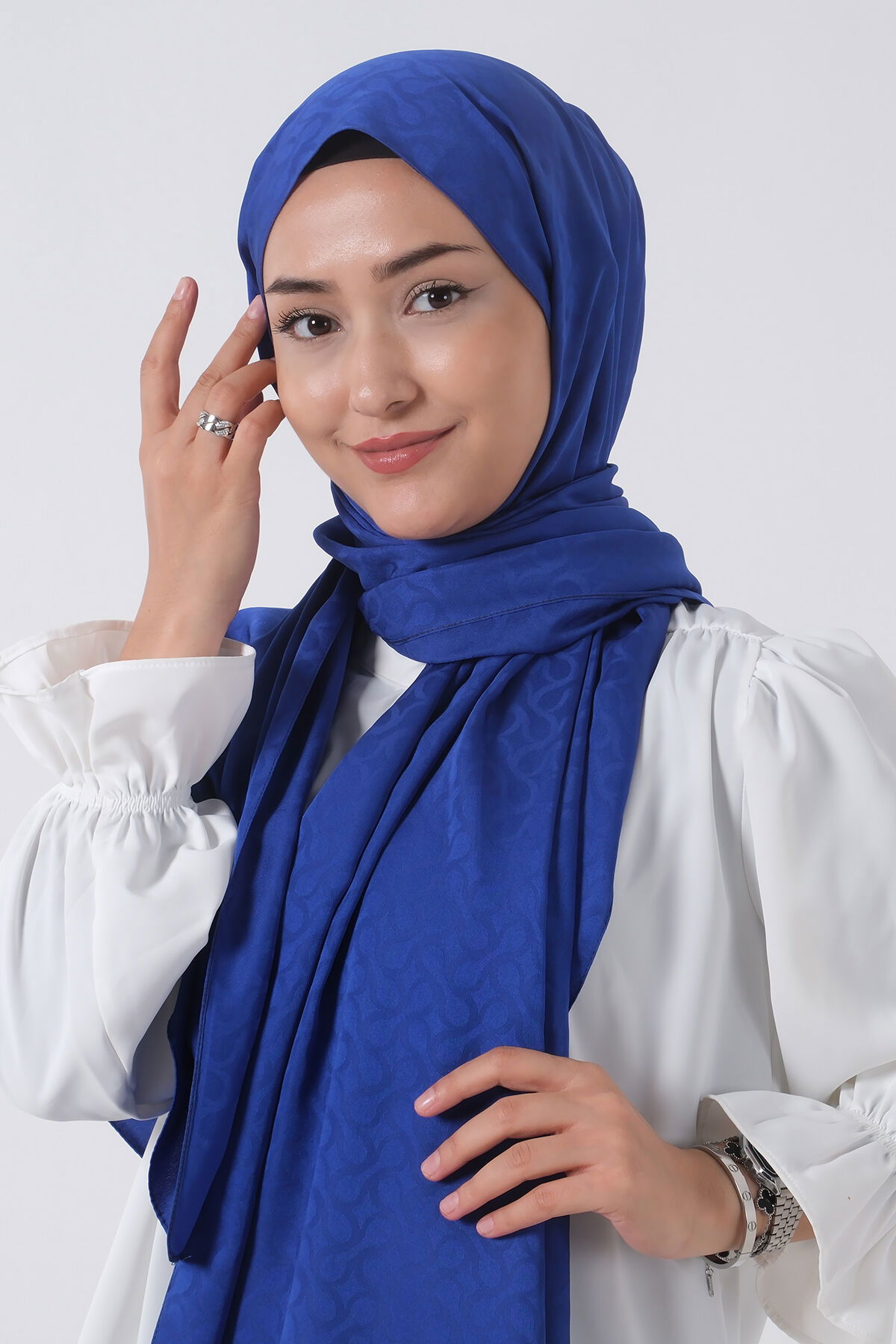 V-4 Azra Jakar Şal