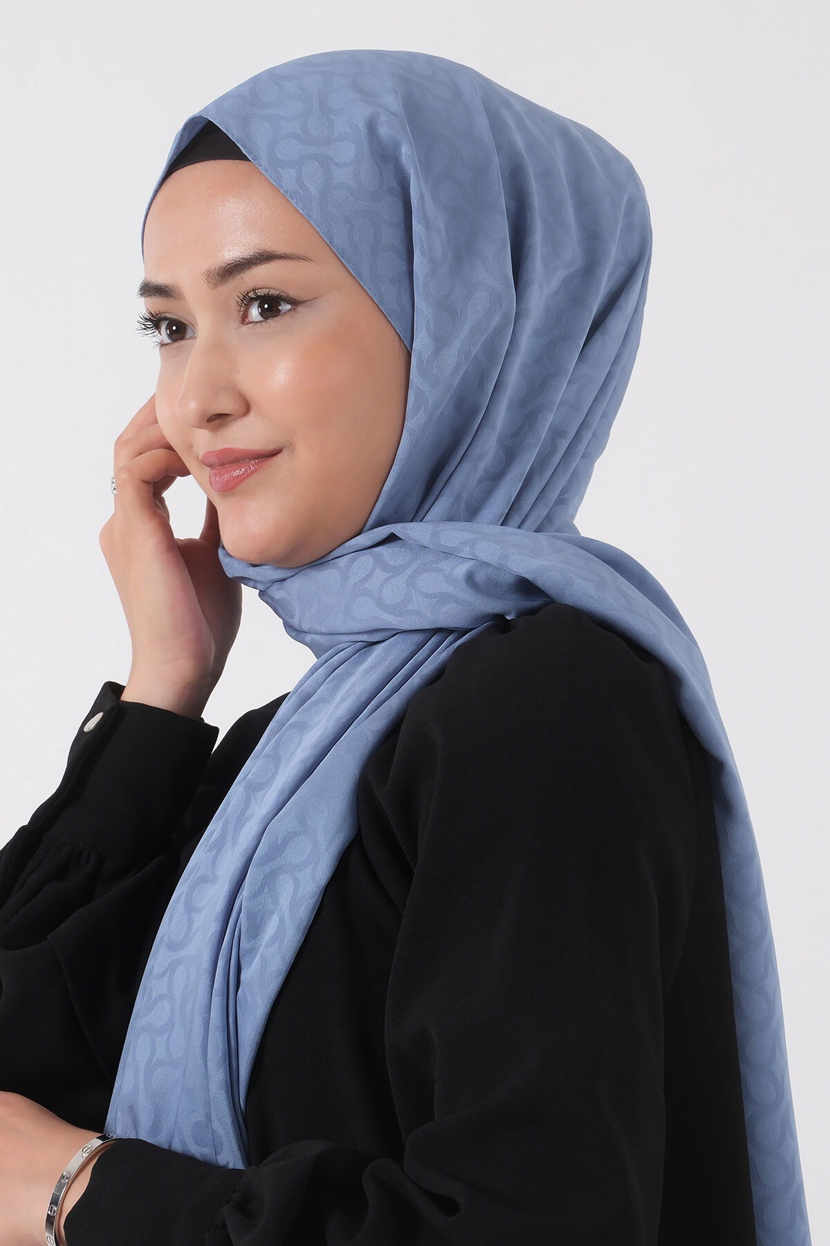 V-6 Azra Jakar Şal
