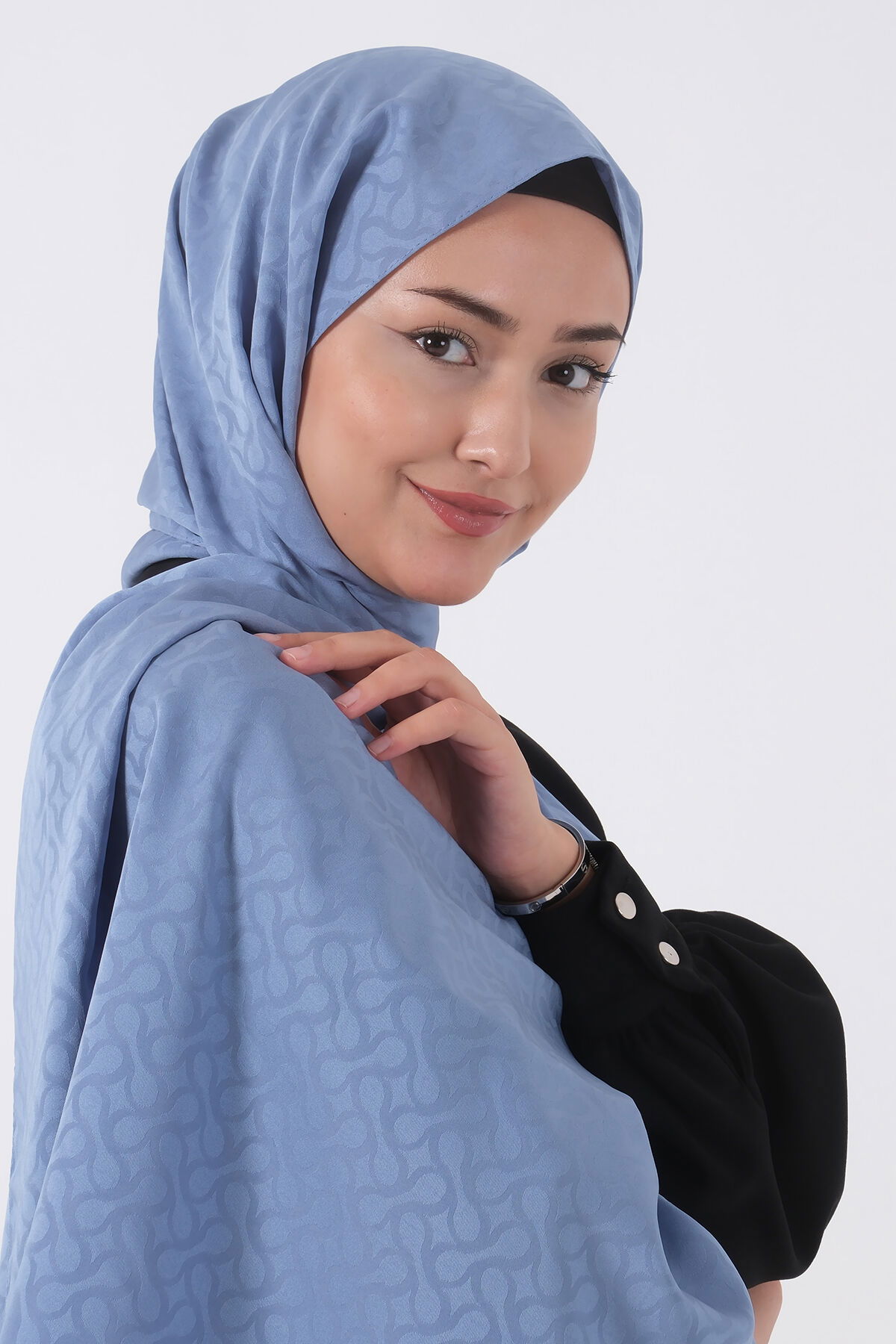 V-6 Azra Jakar Şal
