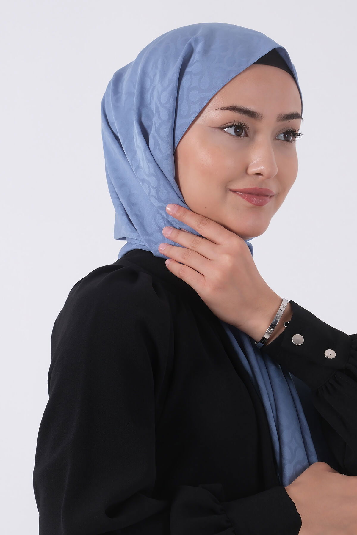 V-6 Azra Jakar Şal