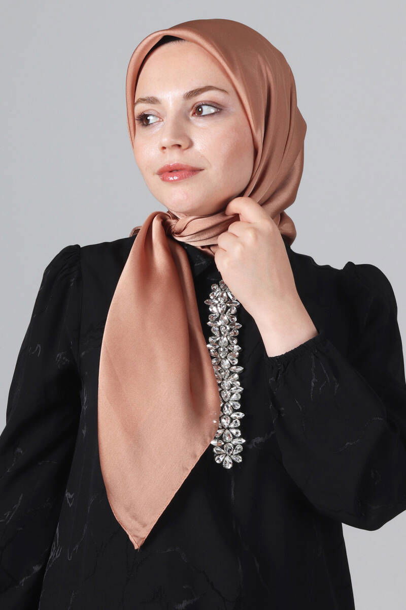 V-67 Como Saten Eşarp - harem