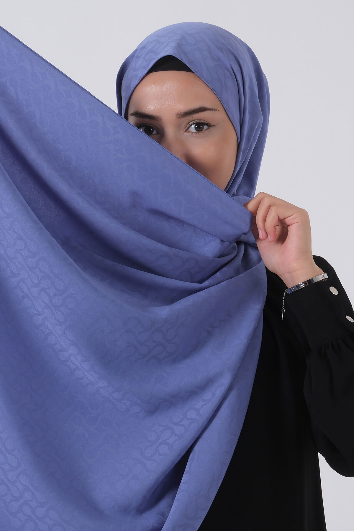 V-7 Azra Jakar Şal