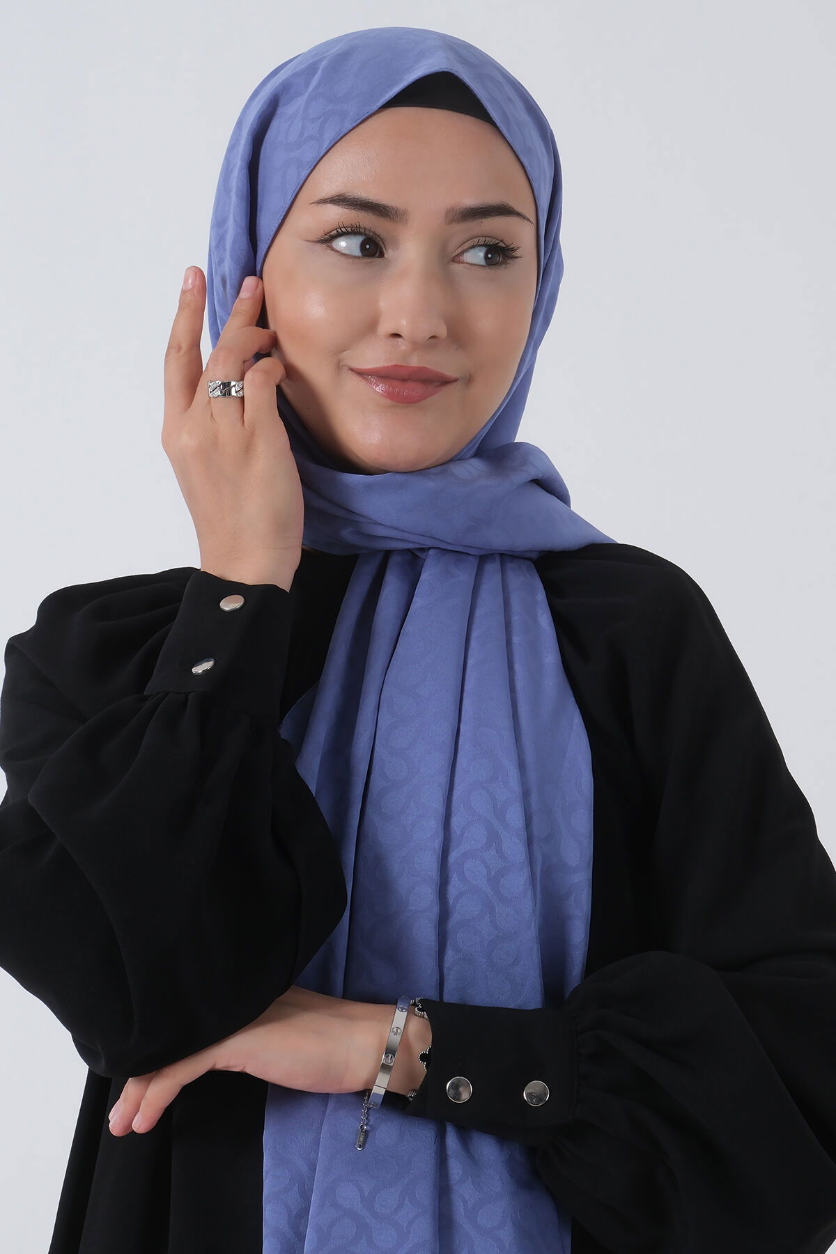 V-7 Azra Jakar Şal