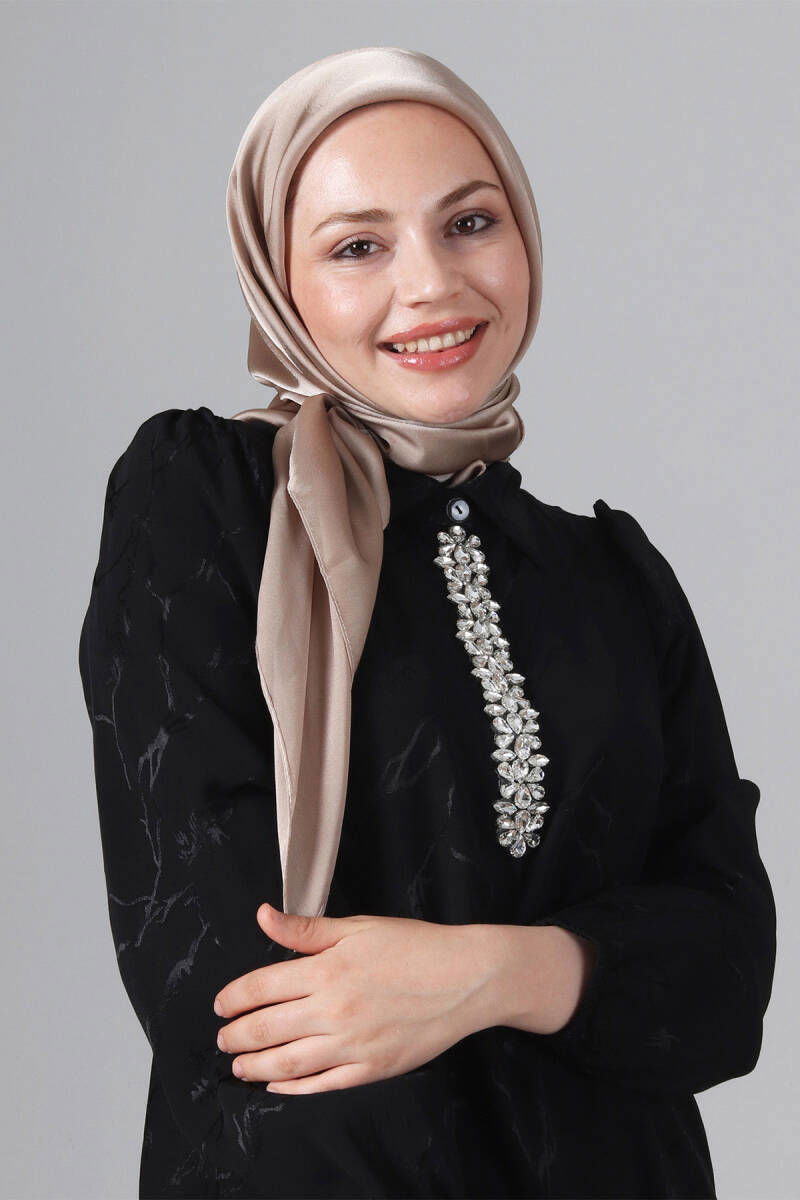 V-70 Como Saten Eşarp - harem