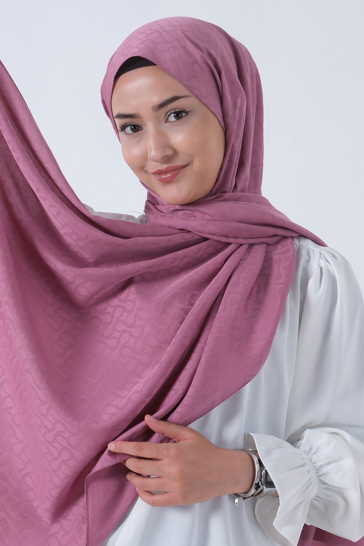 V-8 Azra Jakar Şal