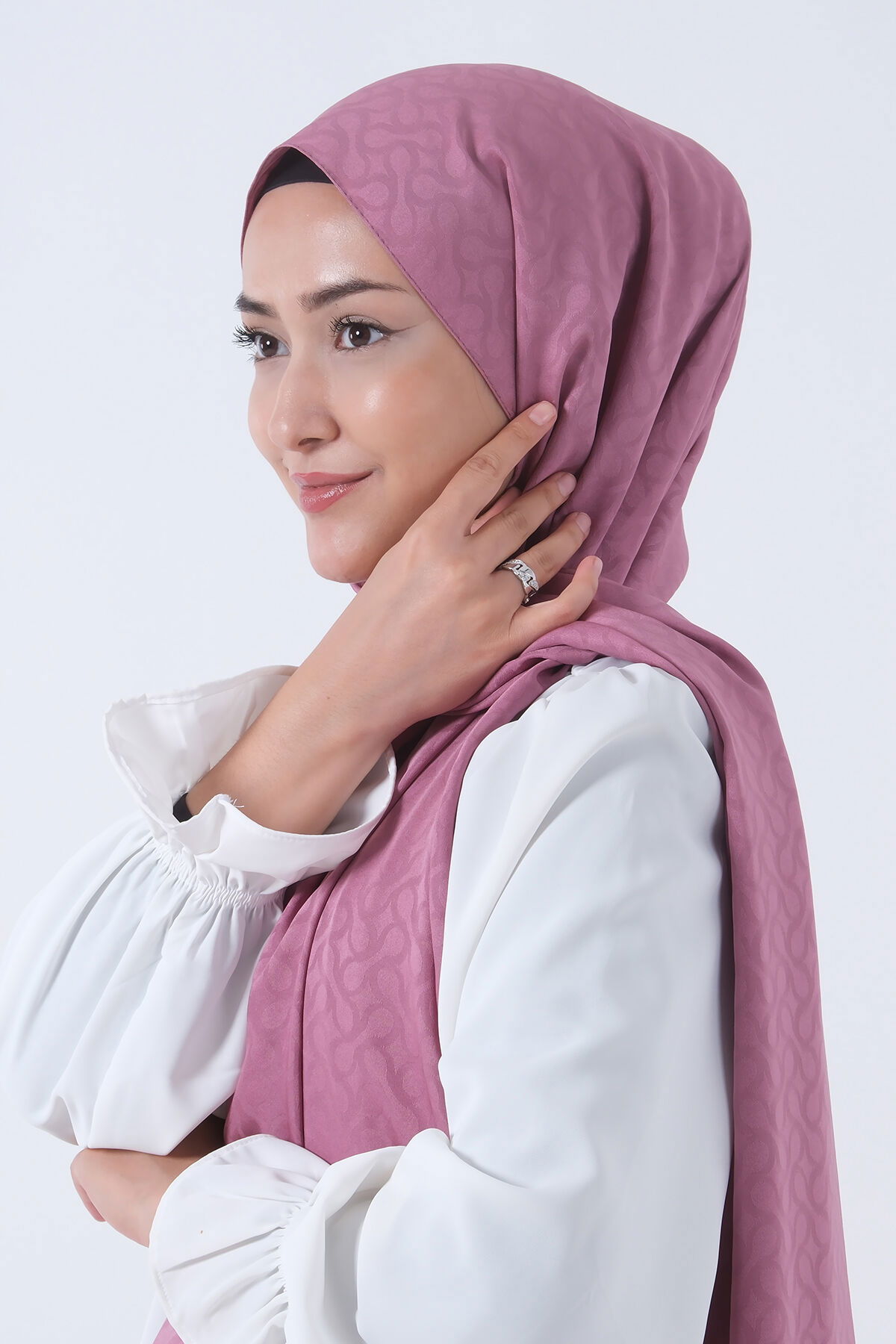 V-8 Azra Jakar Şal