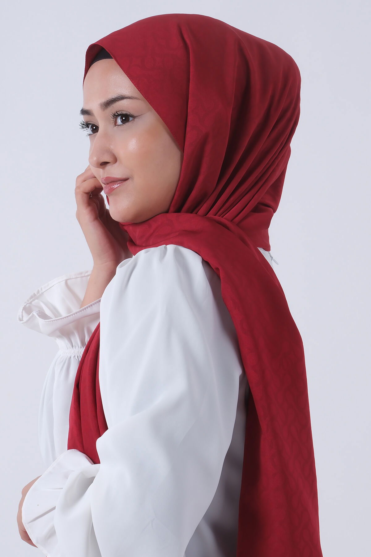 V-9 Azra Jakar Şal