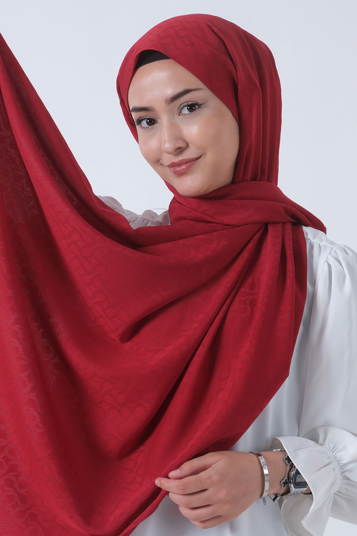 V-9 Azra Jakar Şal