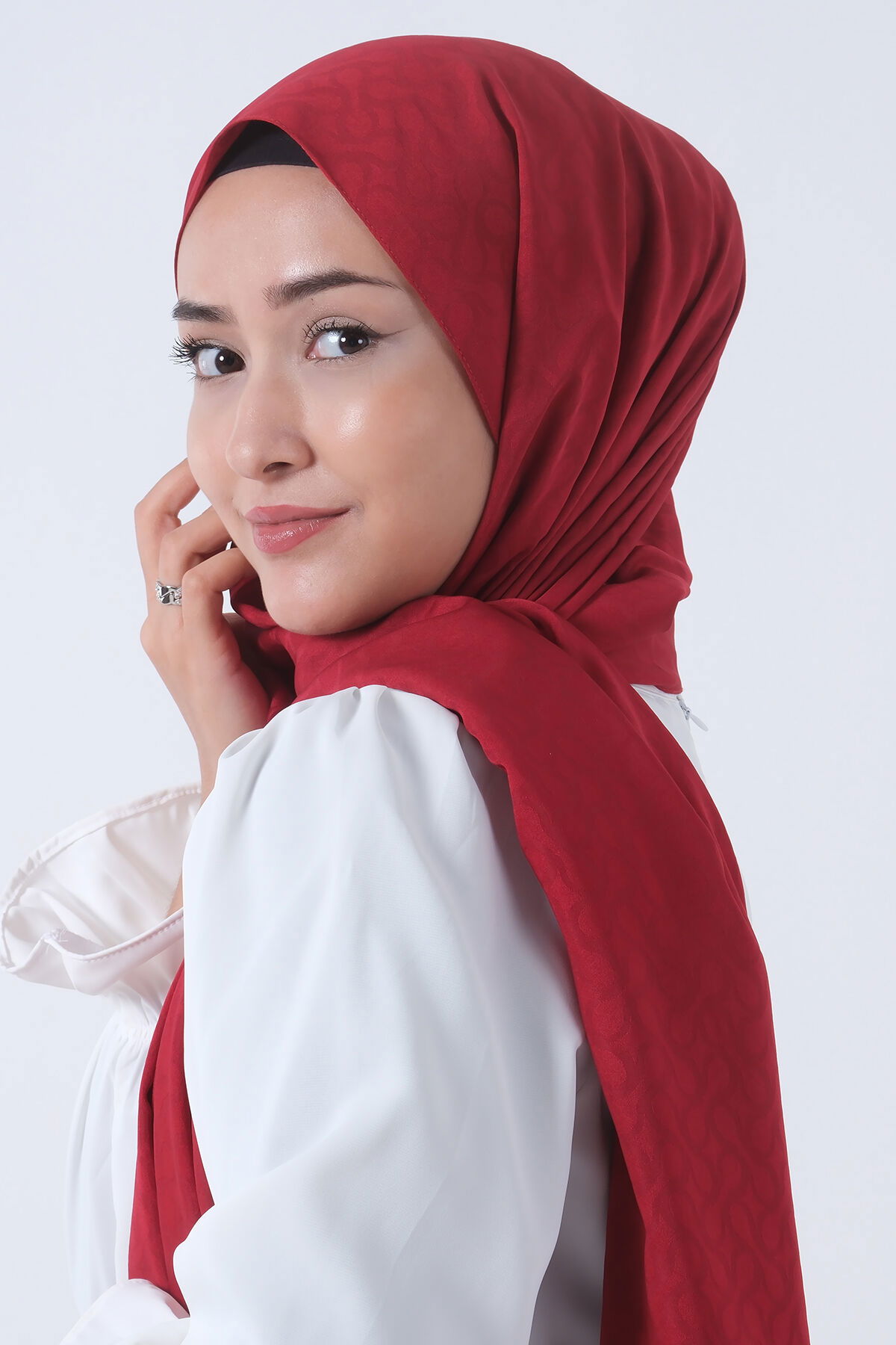 V-9 Azra Jakar Şal