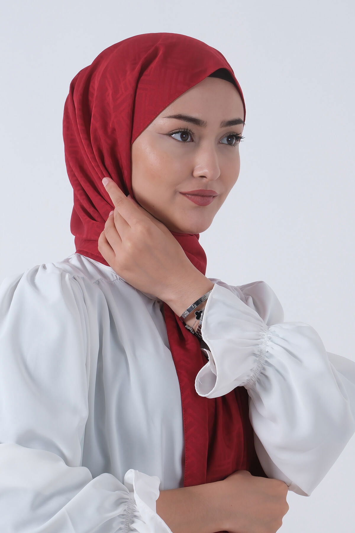 V-9 Nehir Jakar Şal